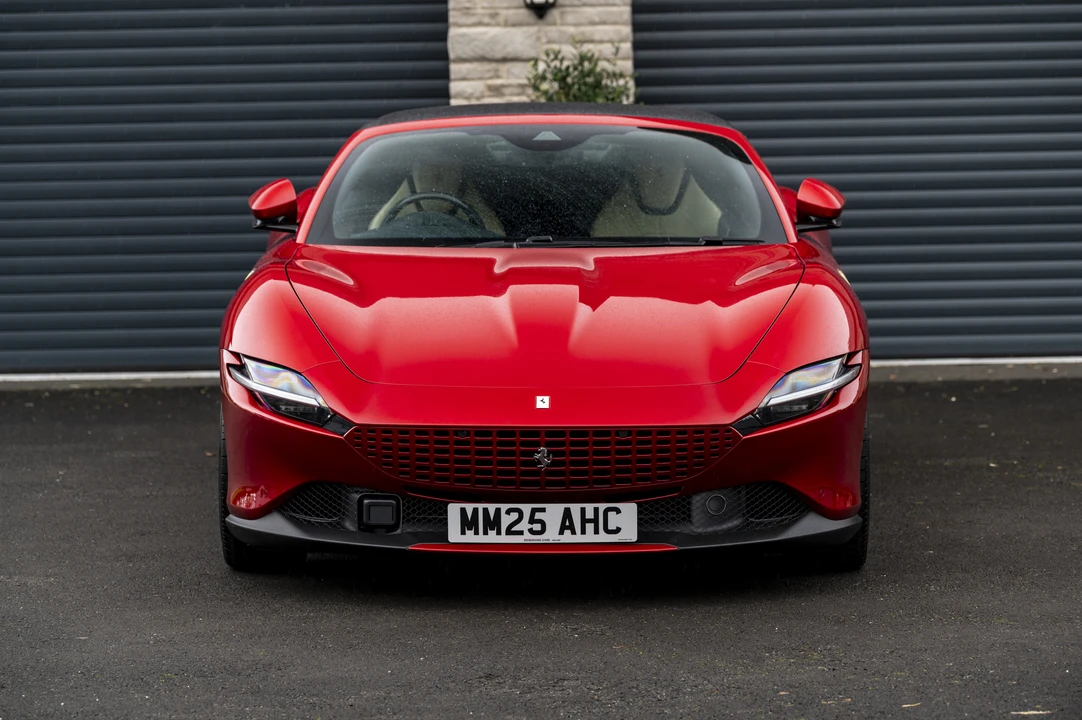 2025 Ferrari Roma Spider - Image 10 of 31