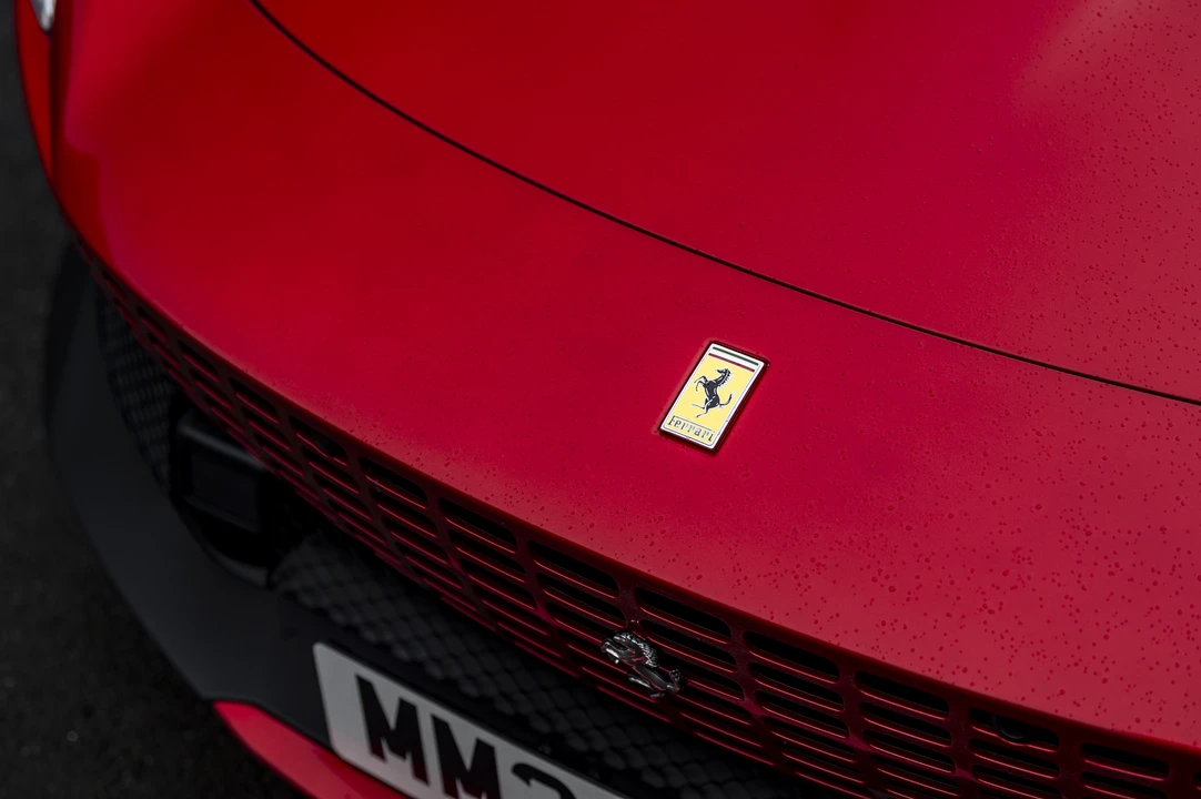 2025 Ferrari Roma Spider - Image 11 of 31