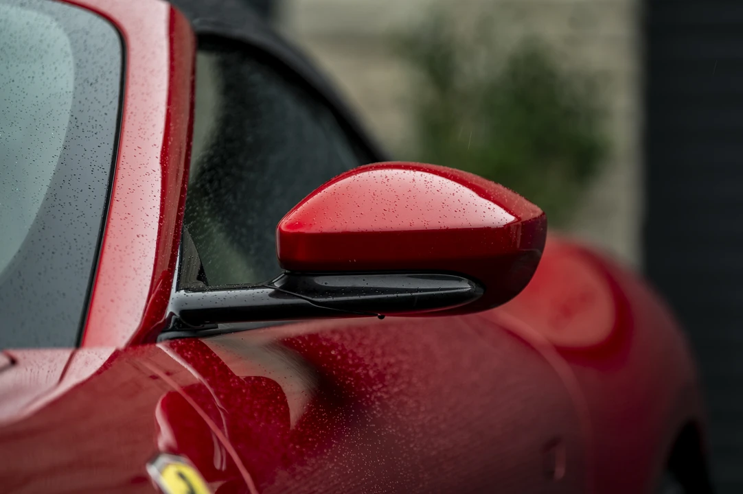 2025 Ferrari Roma Spider - Image 13 of 31