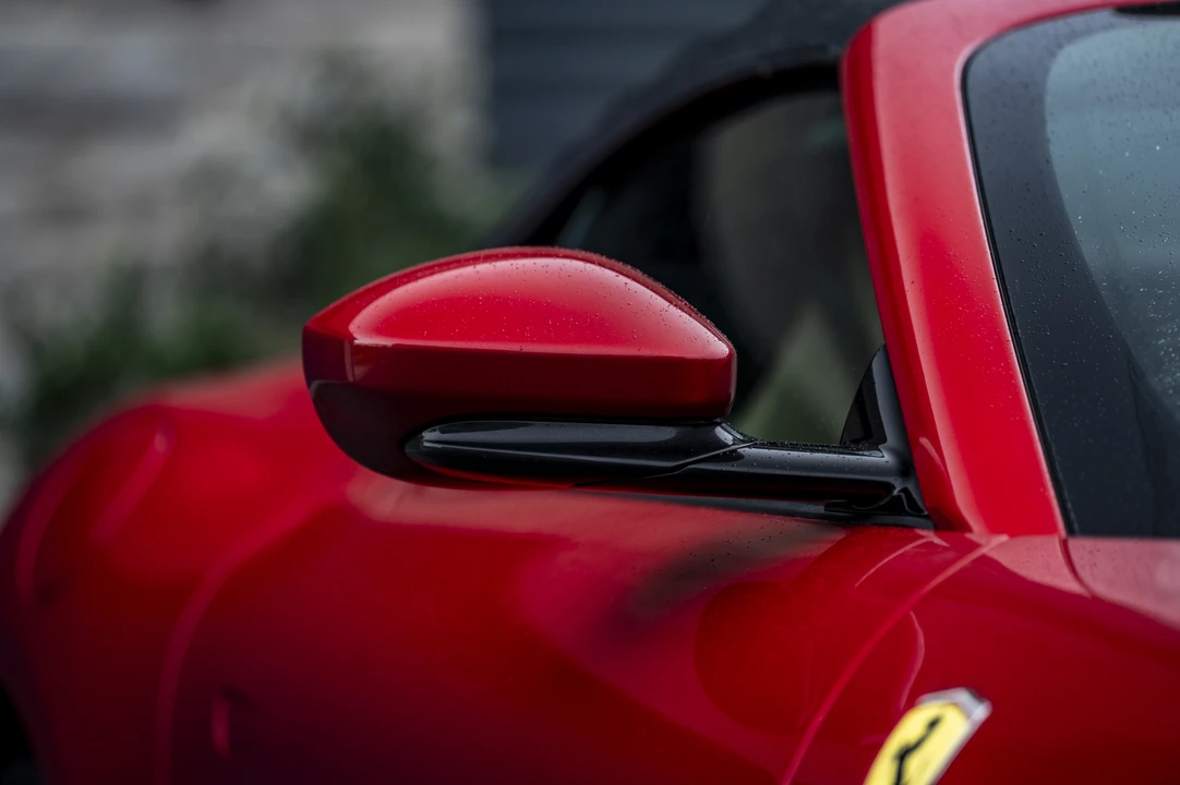 2025 Ferrari Roma Spider - Image 14 of 31