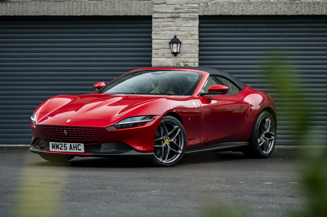 2025 Ferrari Roma Spider - Image 9 of 31