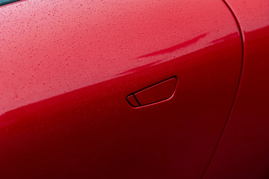 2025 Ferrari Roma Spider - Image 16 of 31