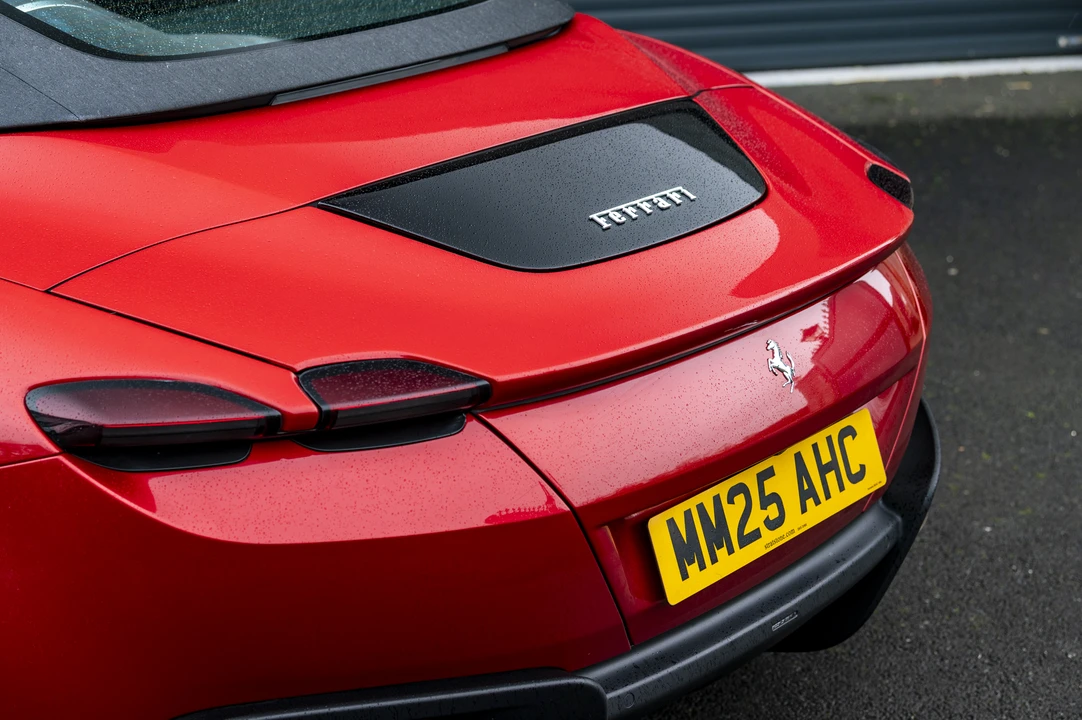 2025 Ferrari Roma Spider - Image 17 of 31