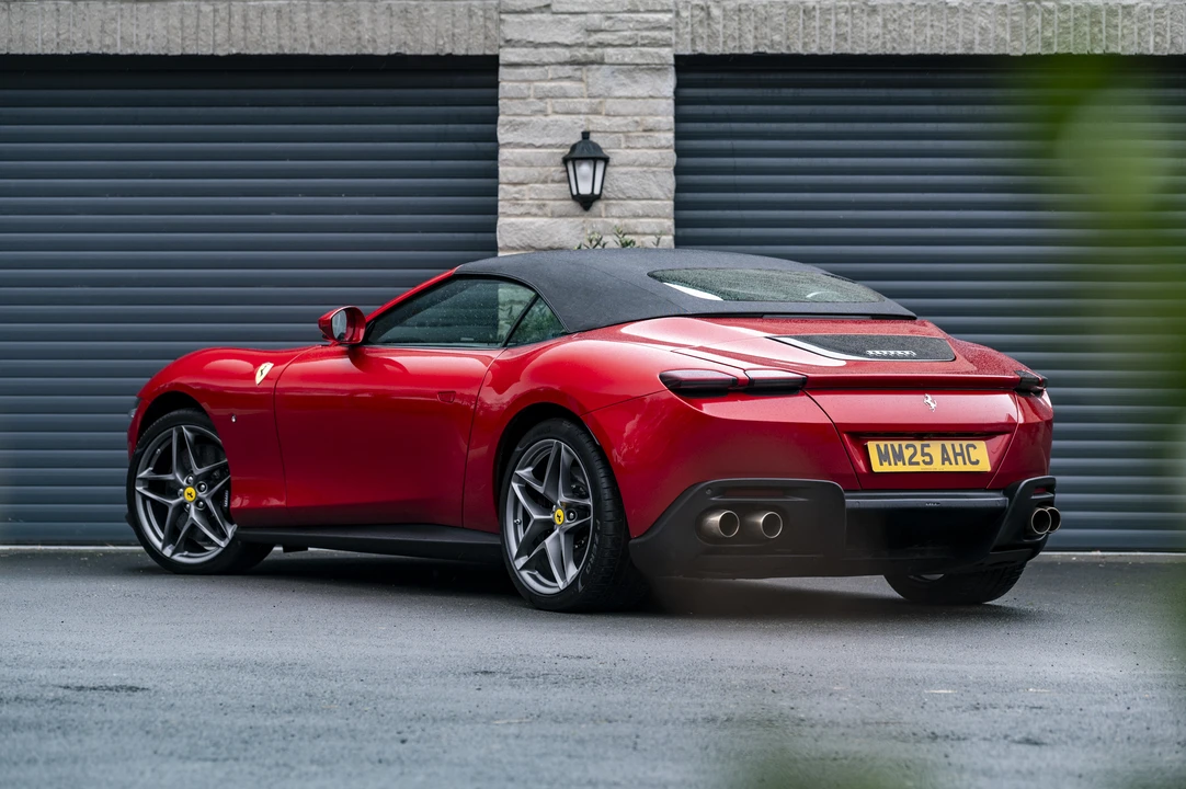 2025 Ferrari Roma Spider - Image 7 of 31