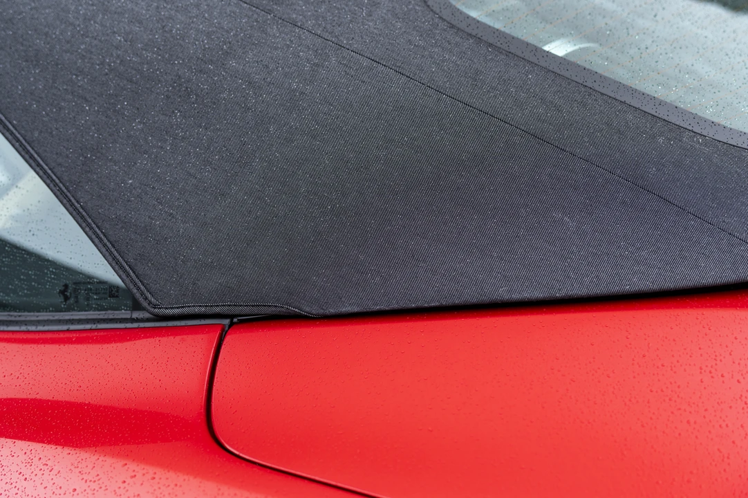 2025 Ferrari Roma Spider - Image 19 of 31