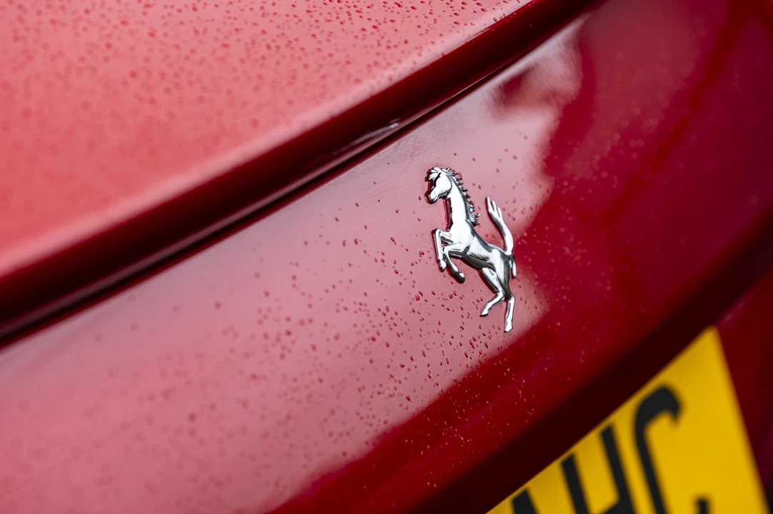 2025 Ferrari Roma Spider - Image 21 of 31