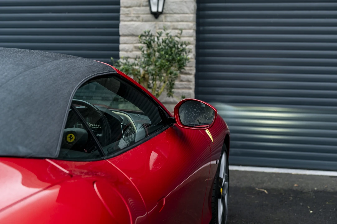 2025 Ferrari Roma Spider - Image 23 of 31