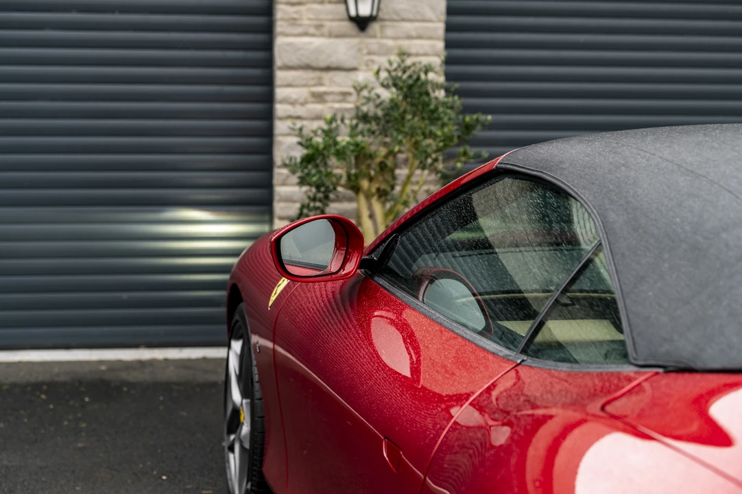 2025 Ferrari Roma Spider - Image 24 of 31