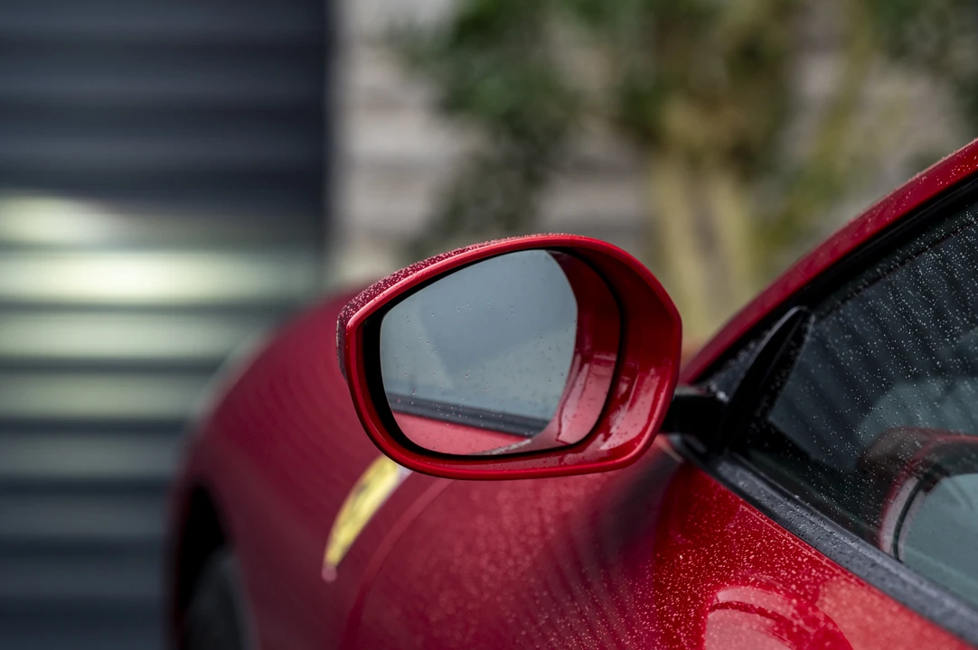 2025 Ferrari Roma Spider - Image 25 of 31