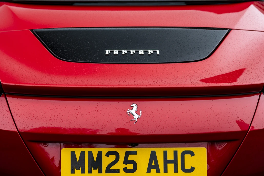 2025 Ferrari Roma Spider - Image 26 of 31