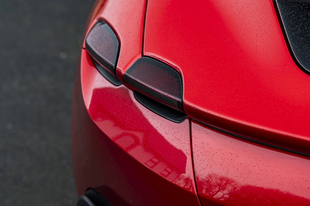2025 Ferrari Roma Spider - Image 27 of 31