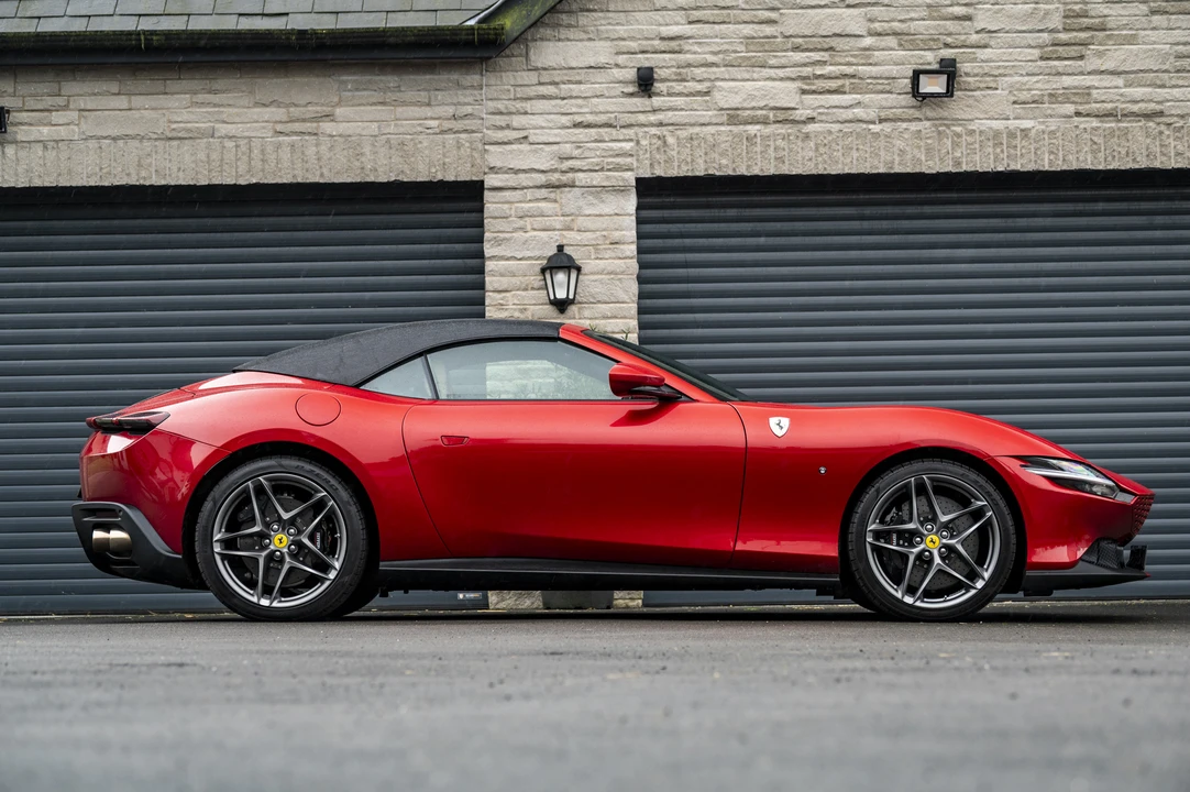 2025 Ferrari Roma Spider - Image 4 of 31