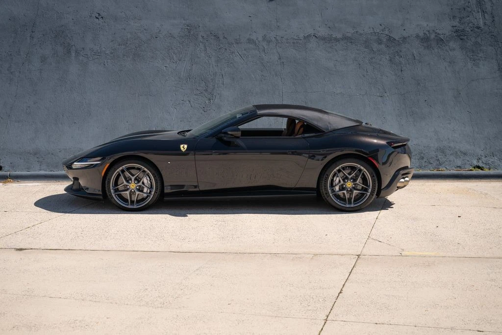 2025 Ferrari Roma Spider - Image 3 of 31