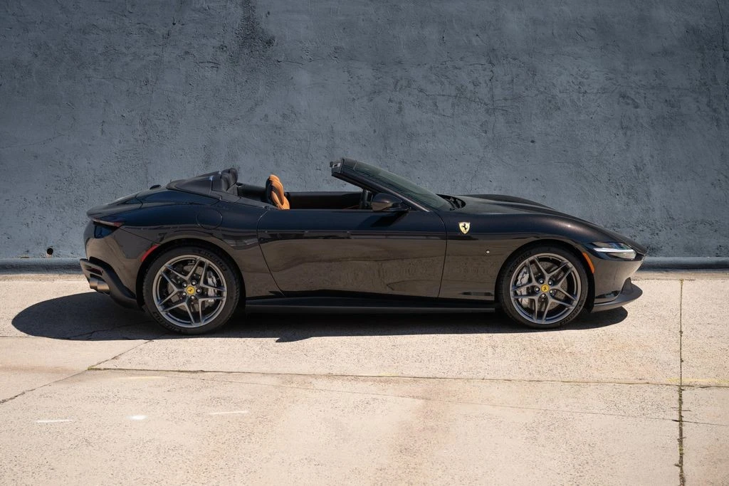 2025 Ferrari Roma Spider - Image 8 of 31