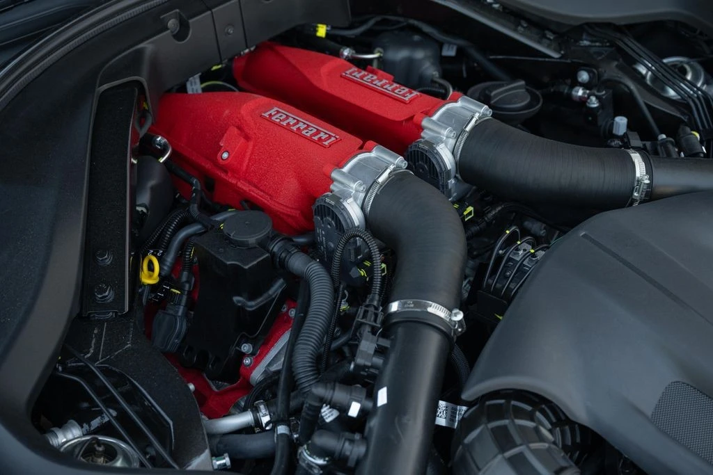 2025 Ferrari Roma Spider - Image 15 of 31