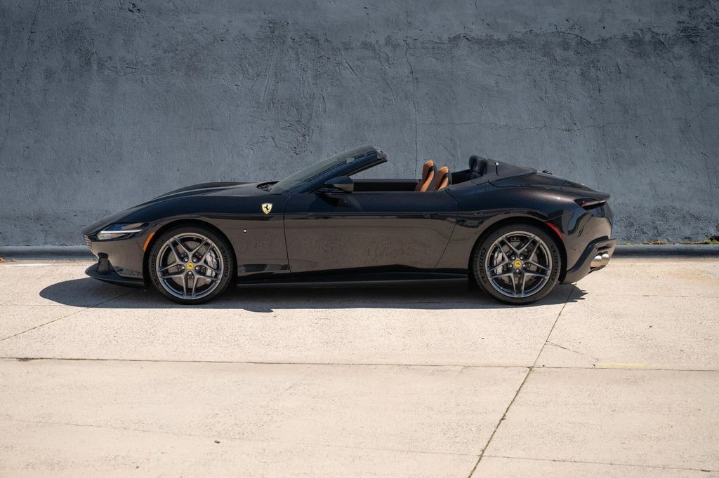 2025 Ferrari Roma Spider - Image 5 of 31