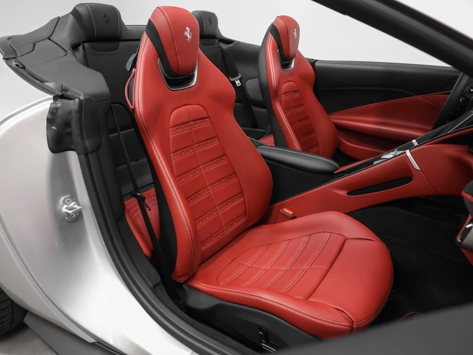 2025 Ferrari Roma Spider - Image 23 of 31