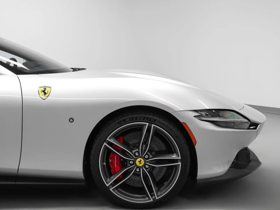 2025 Ferrari Roma Spider - Image 9 of 31