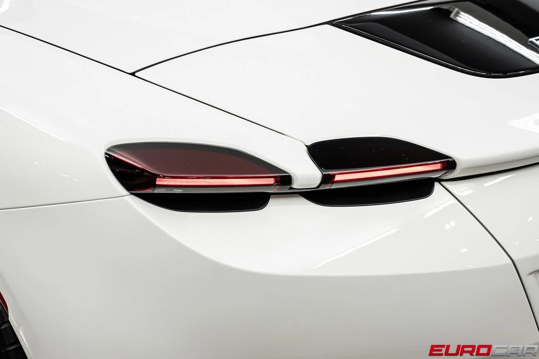 2025 Ferrari Roma Spider - Image 21 of 31