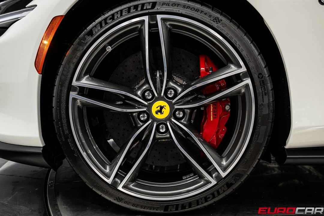 2025 Ferrari Roma Spider - Image 24 of 31