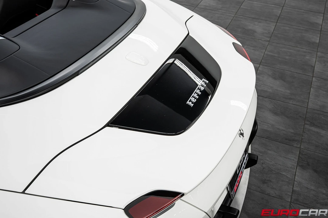 2025 Ferrari Roma Spider - Image 19 of 31