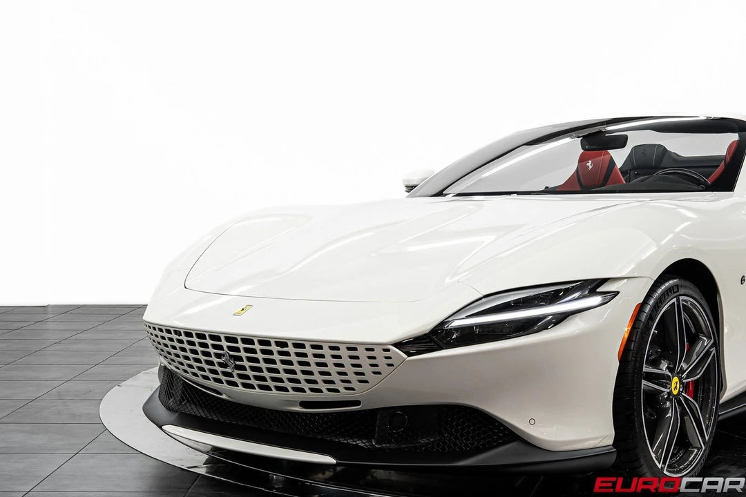 2025 Ferrari Roma Spider - Image 14 of 31
