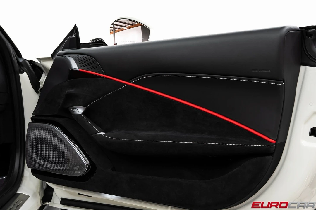 2025 Ferrari Roma Spider - Image 27 of 31