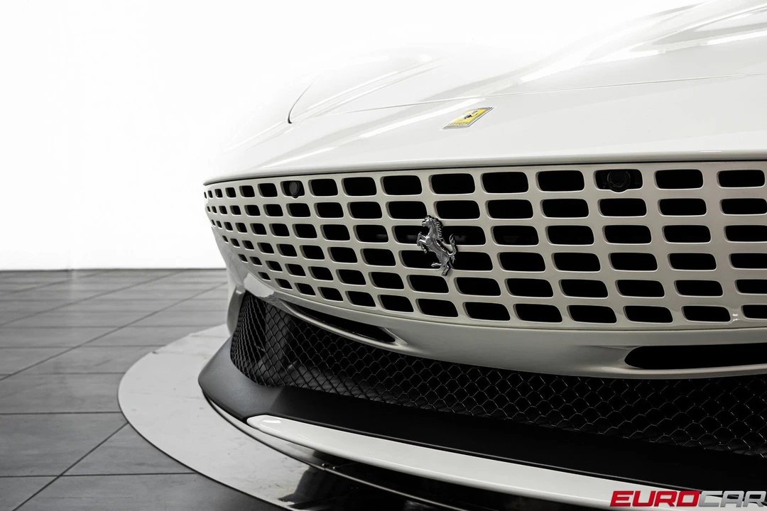 2025 Ferrari Roma Spider - Image 12 of 31