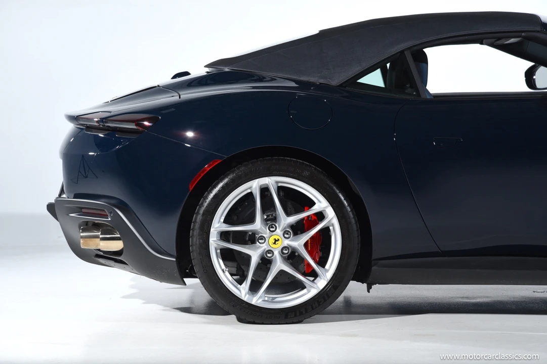 2025 Ferrari Roma Spider - Image 17 of 31