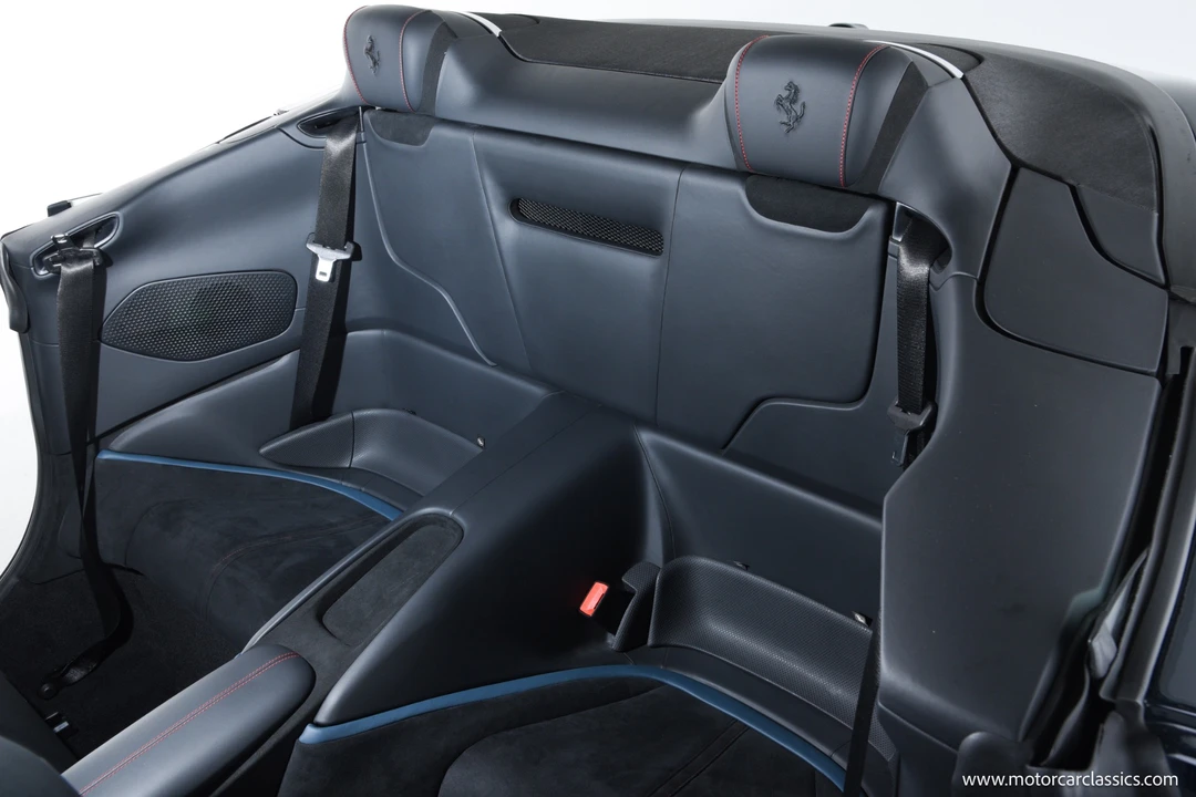 2025 Ferrari Roma Spider - Image 26 of 31