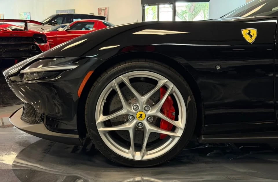 2025 Ferrari Roma Spider - Image 5 of 11