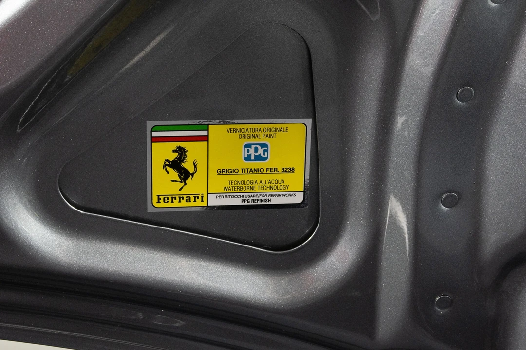 2025 Ferrari Roma Spider - Image 25 of 31