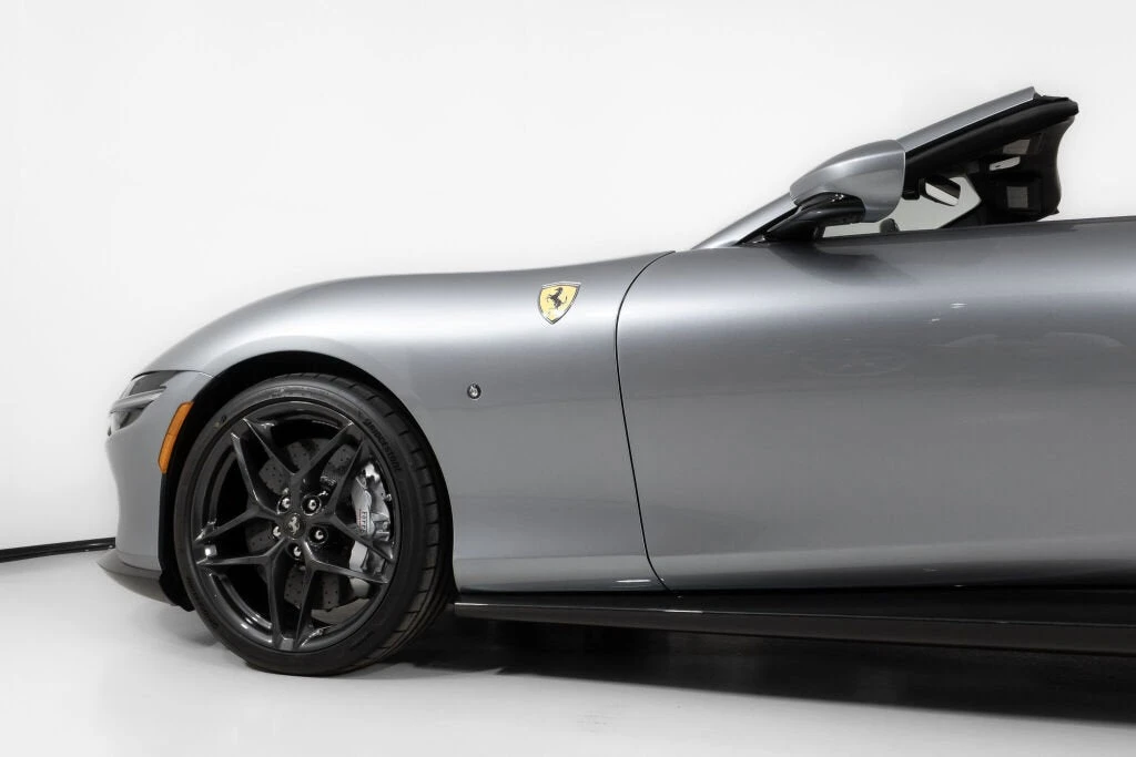 2025 Ferrari Roma Spider - Image 15 of 31