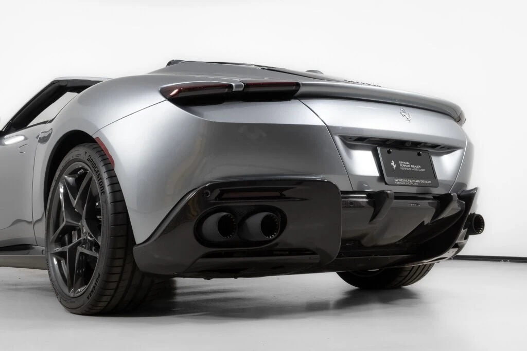 2025 Ferrari Roma Spider - Image 17 of 31