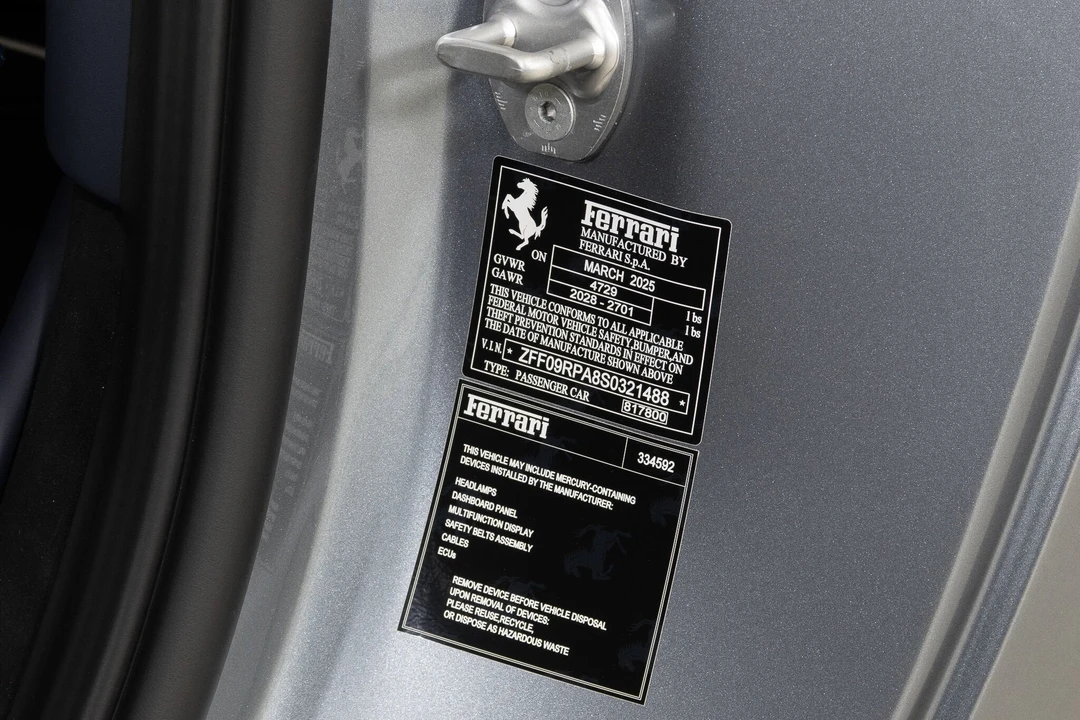 2025 Ferrari Roma Spider - Image 27 of 31