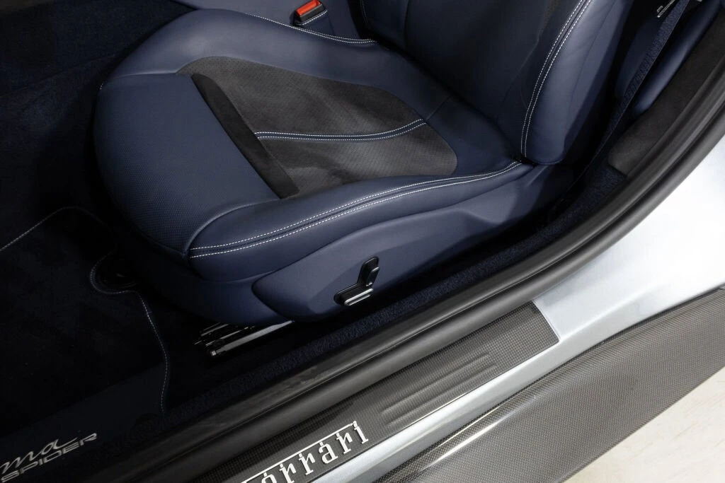 2025 Ferrari Roma Spider - Image 30 of 31