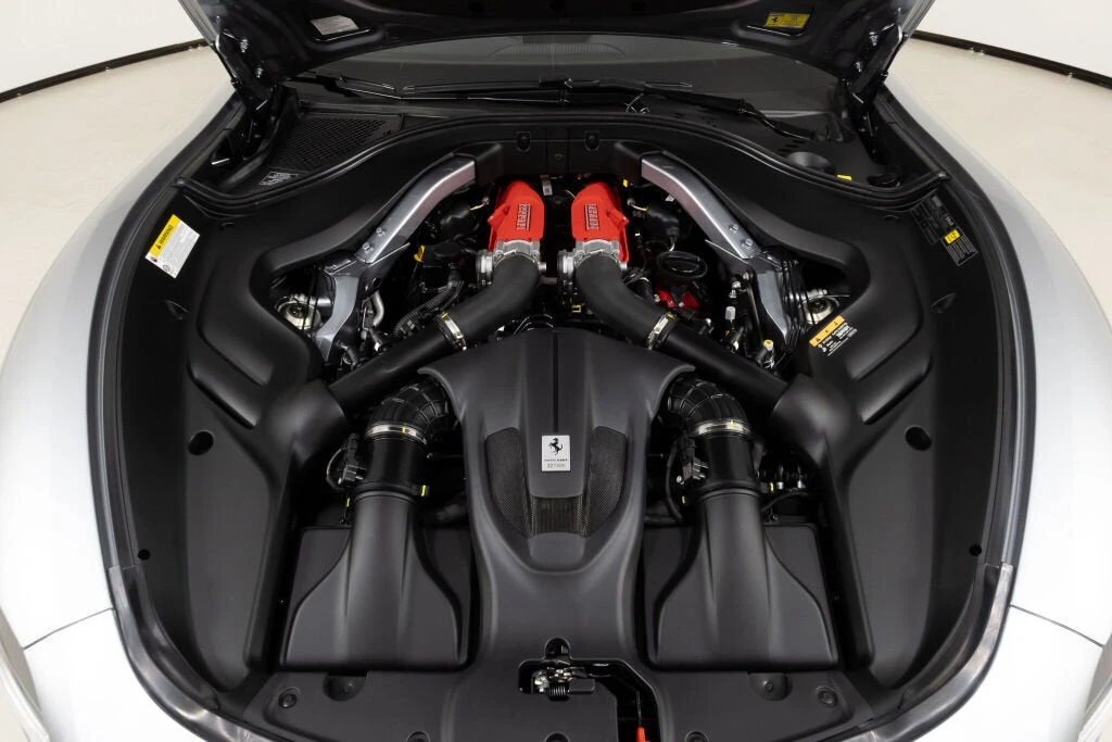 2025 Ferrari Roma Spider - Image 22 of 31