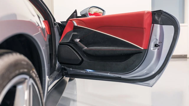 2025 Ferrari Roma Spider - Image 12 of 16