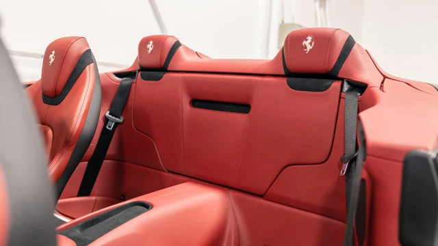 2025 Ferrari Roma Spider - Image 10 of 16