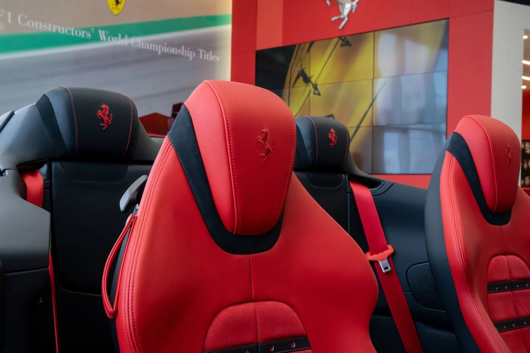 2025 Ferrari Roma Spider - Image 30 of 31
