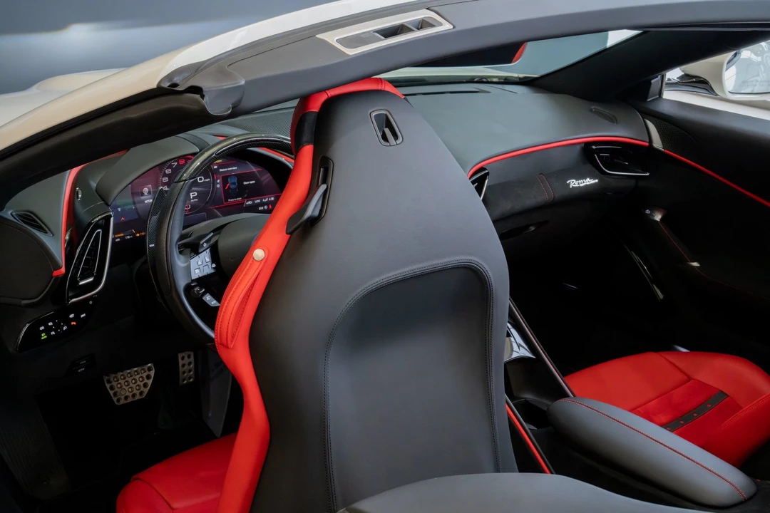 2025 Ferrari Roma Spider - Image 26 of 31