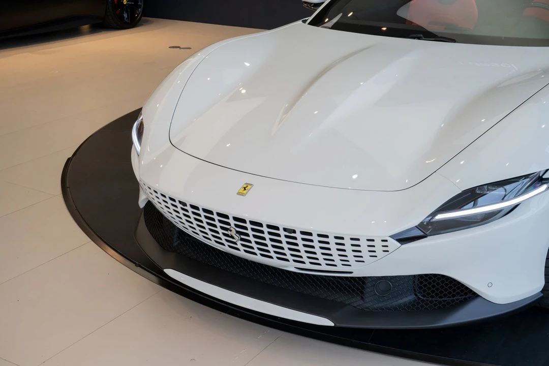 2025 Ferrari Roma Spider - Image 13 of 31