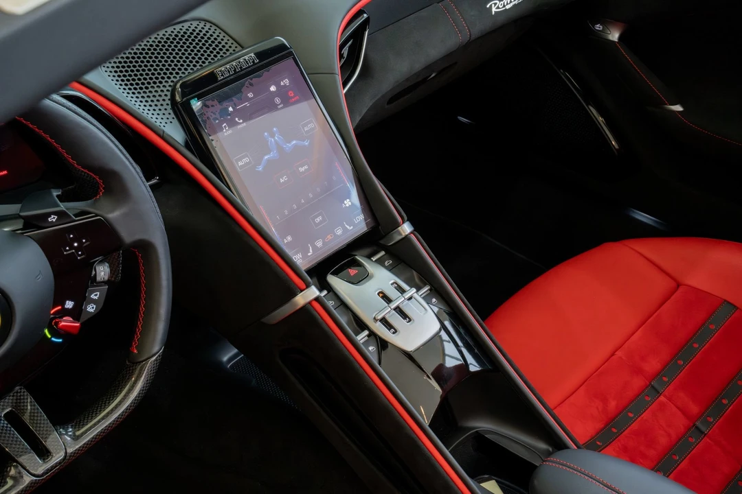 2025 Ferrari Roma Spider - Image 22 of 31
