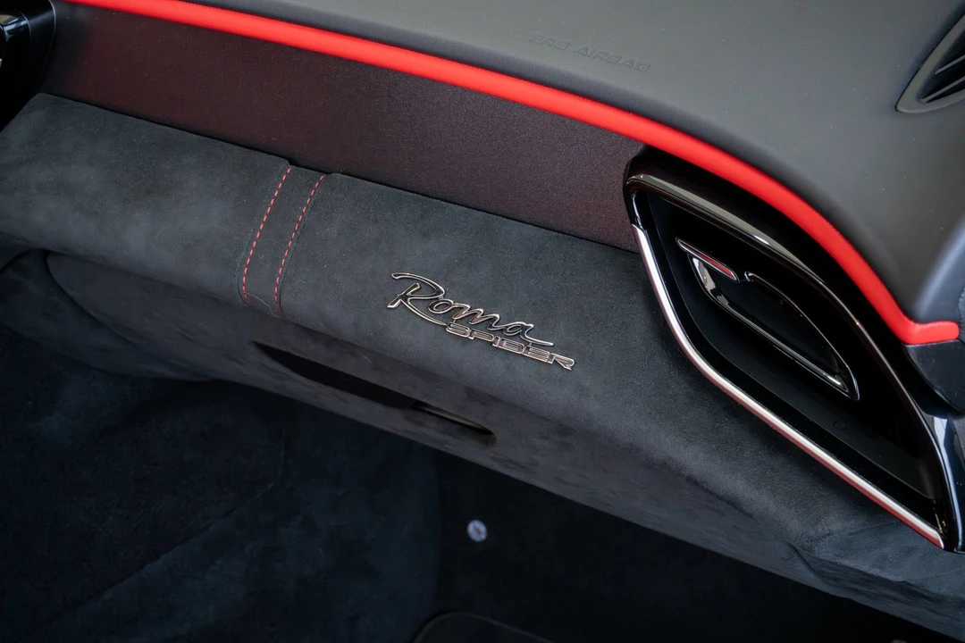 2025 Ferrari Roma Spider - Image 28 of 31