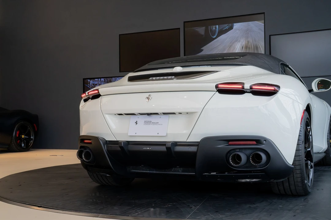2025 Ferrari Roma Spider - Image 9 of 31