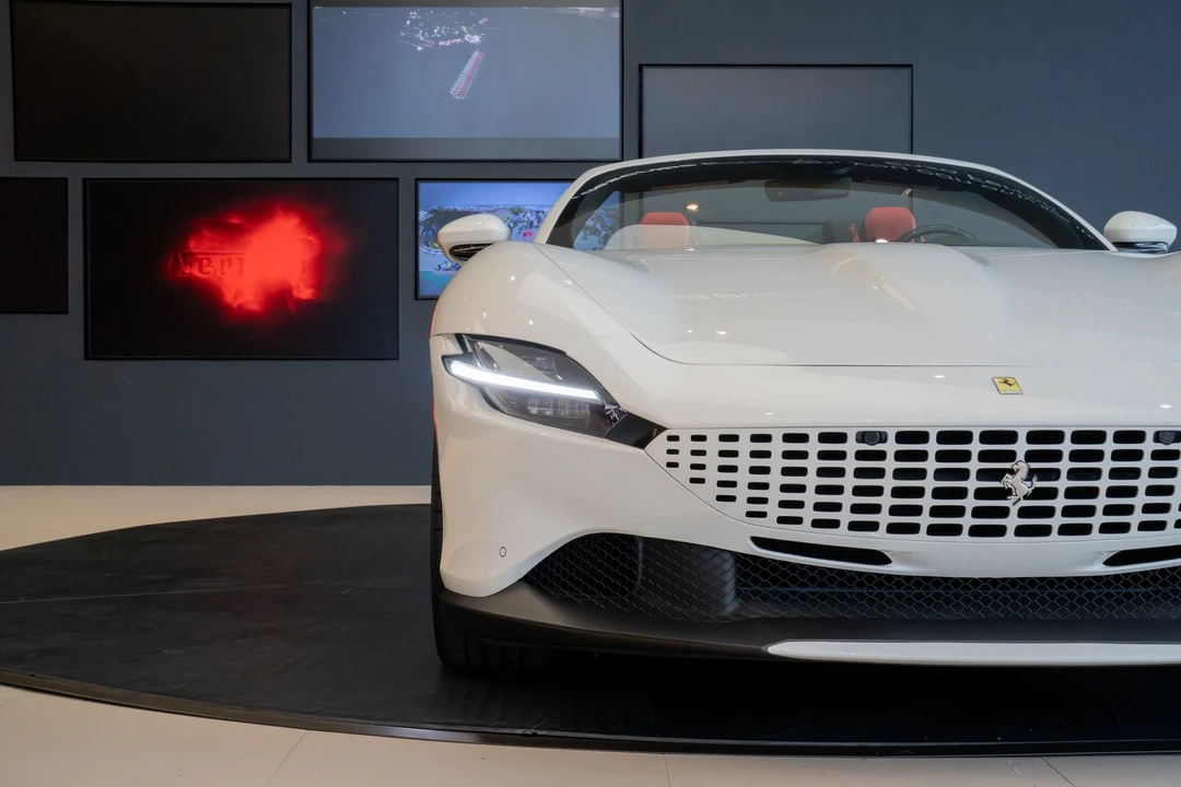 2025 Ferrari Roma Spider - Image 15 of 31