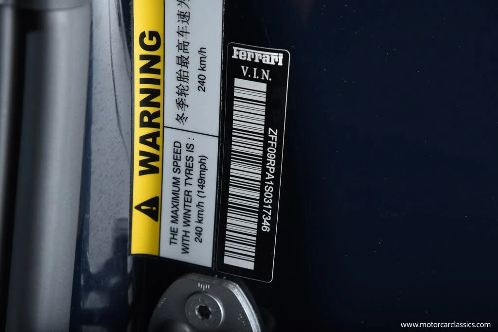 2025 Ferrari Roma Spider - Image 29 of 31