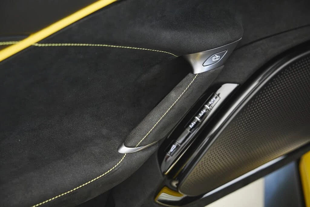 2025 Ferrari Roma Spider - Image 22 of 31