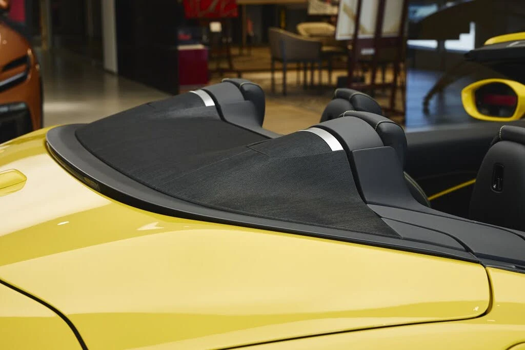 2025 Ferrari Roma Spider - Image 23 of 31