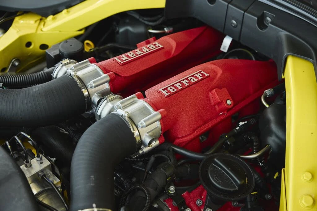 2025 Ferrari Roma Spider - Image 11 of 31